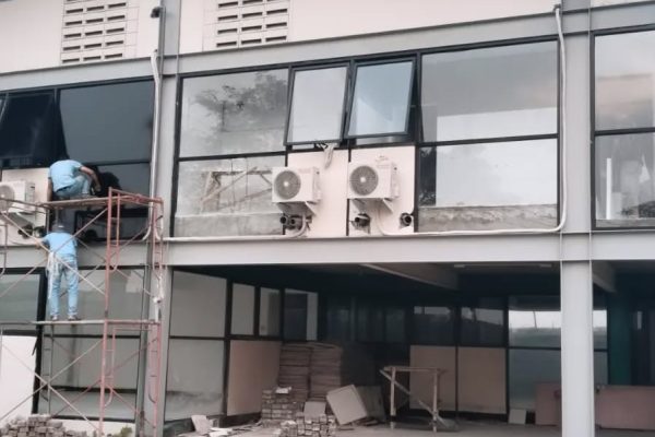 Renovasi gedung kantor